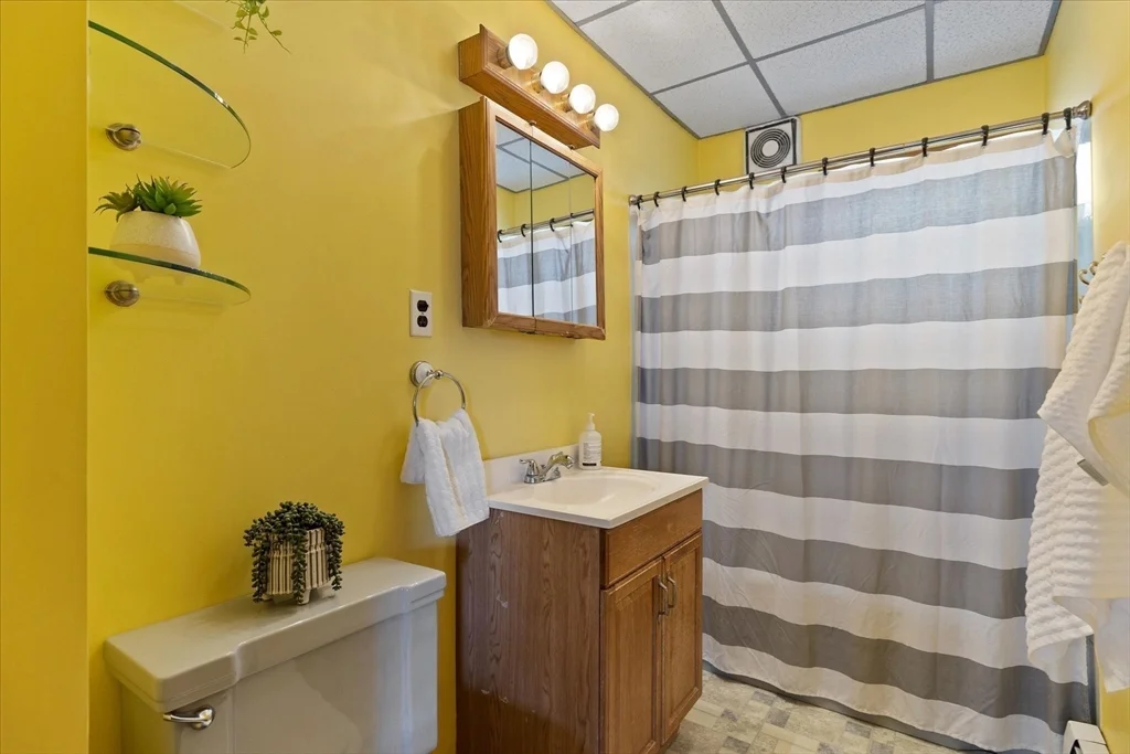 2 bed, 1 bath apartment for rent at 17 5th Ave Unit 1, Worcester — photo 11 of 32