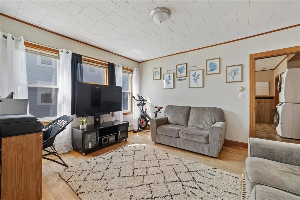 2 bed, 1 bath apartment for rent at 17 5th Ave Unit 1, Worcester — photo 7 of 32