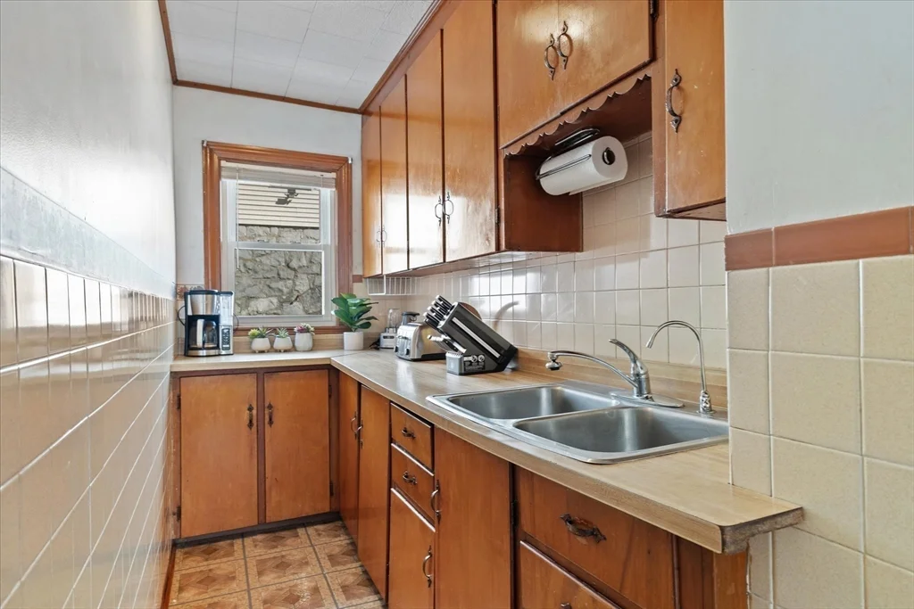 2 bed, 1 bath apartment for rent at 17 5th Ave Unit 1, Worcester — photo 12 of 32