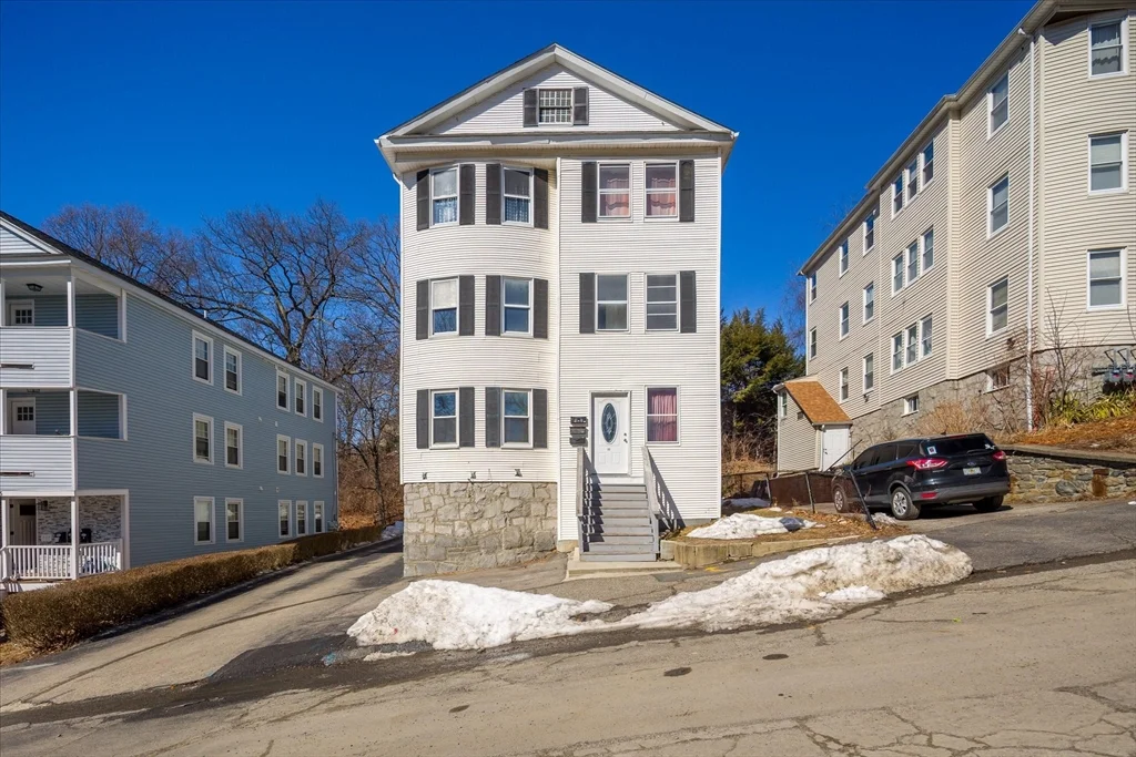 2 bed, 1 bath apartment for rent at 17 5th Ave Unit 1, Worcester — photo 1 of 32
