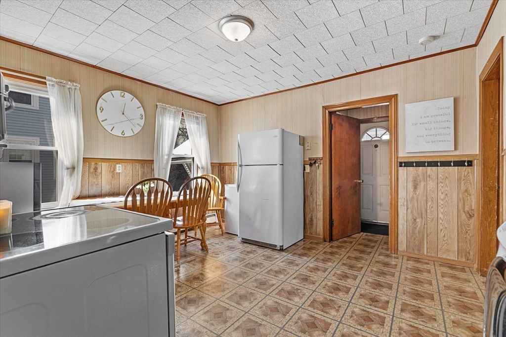 2 bed, 1 bath apartment for rent at 17 5th Ave Unit 2, Worcester — photo 5 of 32