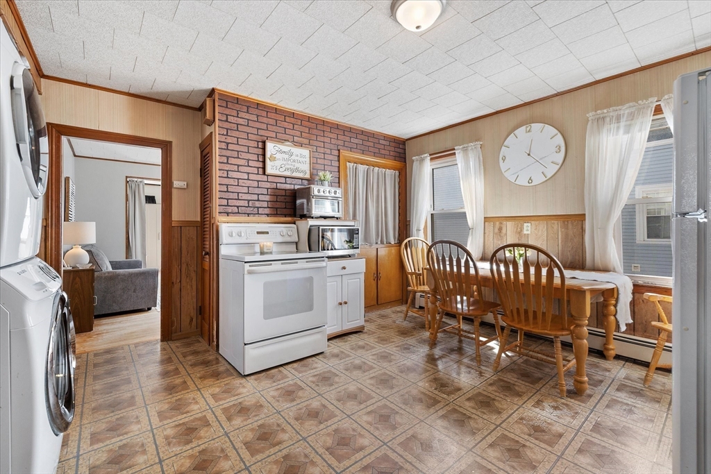 2 bed, 1 bath apartment for rent at 17 5th Ave Unit 3, Worcester — photo 4 of 32