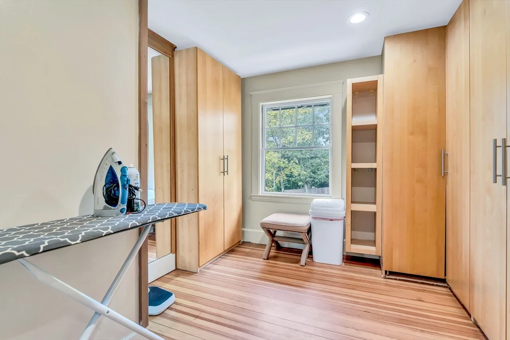 5 bed, 3 bath apartment for rent at 17 A Atlantic Ave, Cohasset — photo 19 of 22