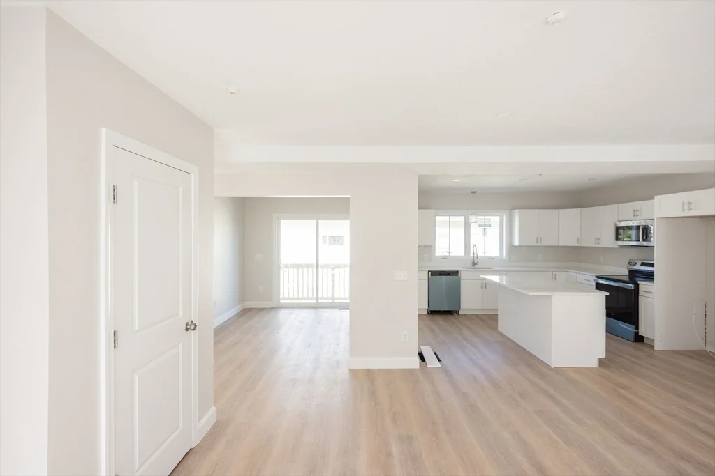 3 bed, 2 bath apartment for rent at 17-A Mott St, Worcester — photo 4 of 19