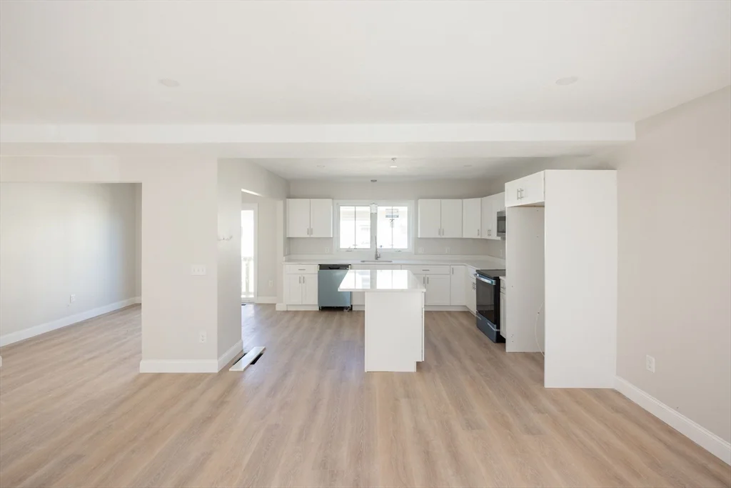3 bed, 2 bath apartment for rent at 17-A Mott St, Worcester — photo 5 of 19