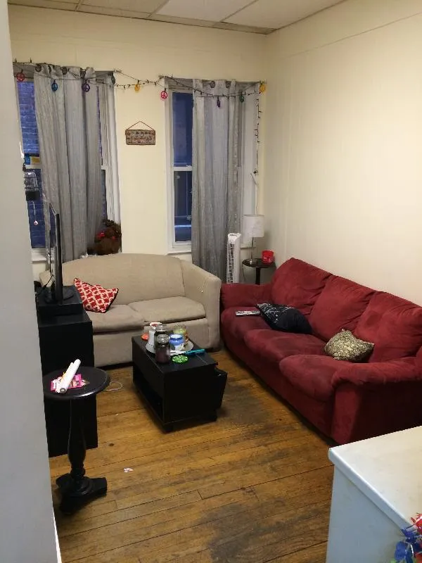 3 bed, 1 bath apartment for rent at 17 Aberdeen St Unit 17#2, Fenway — photo 3 of 5