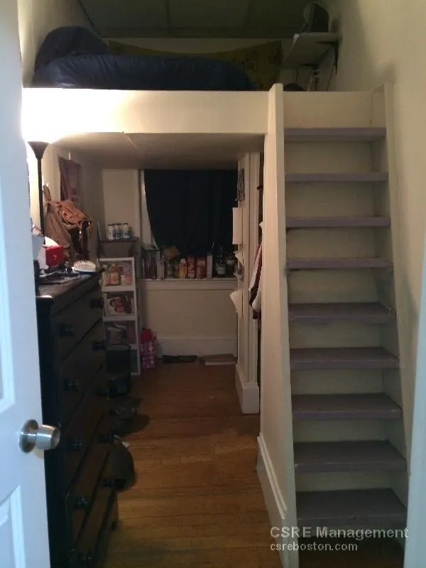 3 bed, 1 bath apartment for rent at 17 Aberdeen St Unit 17#2, Fenway — photo 4 of 5
