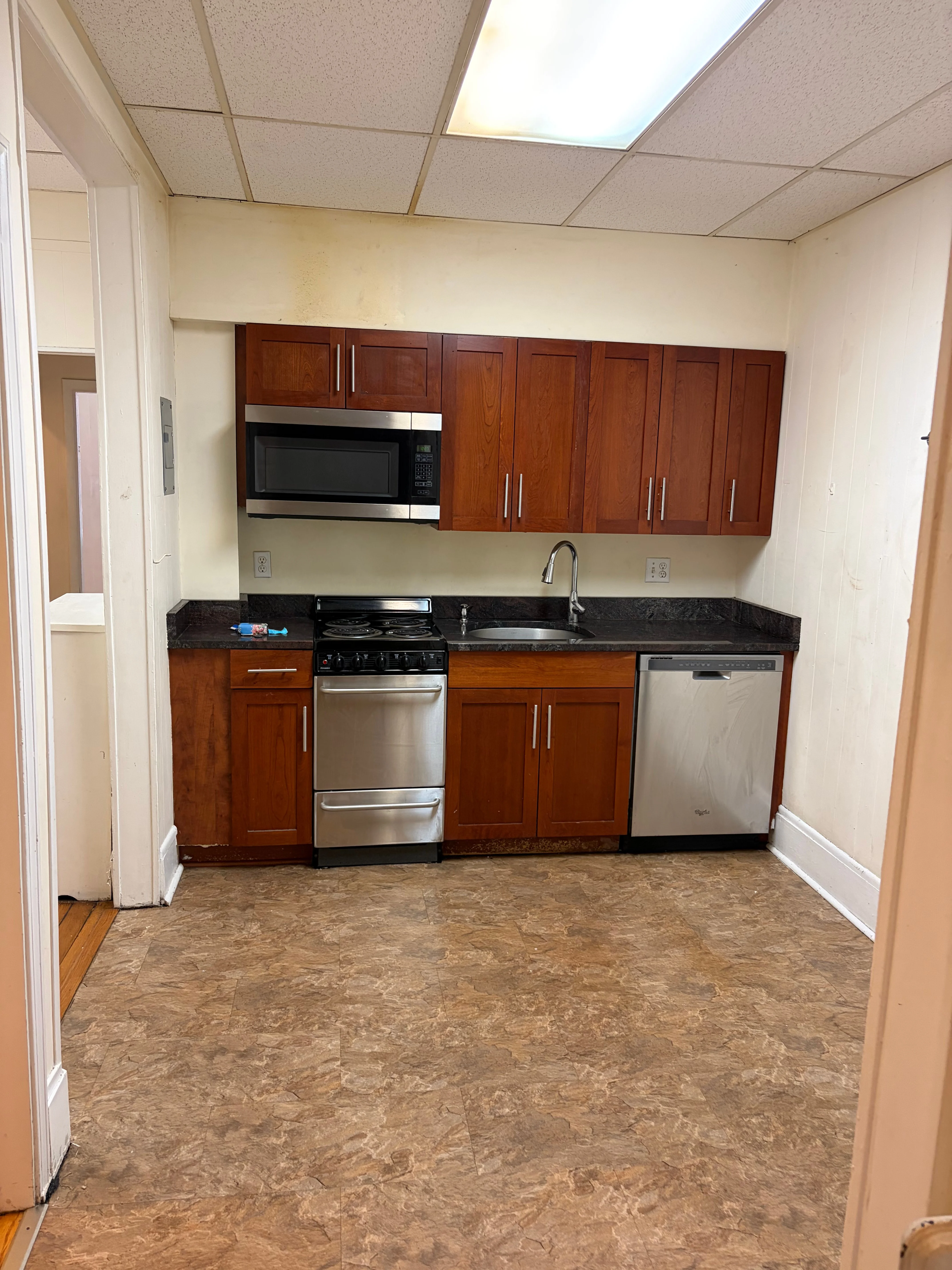 3 bed, 1 bath apartment for rent at 17 Aberdeen St Unit 2, Fenway — photo 1 of 11