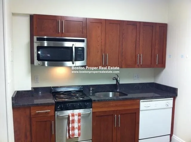 3 bed, 1 bath apartment for rent at 17 Aberdeen St Unit 2a, Fenway — photo 1 of 6