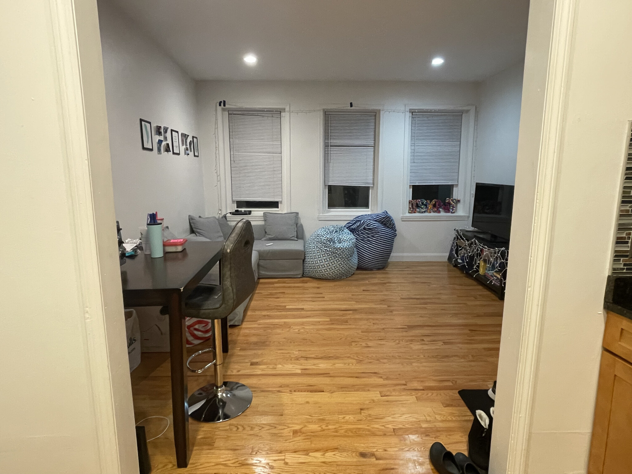 3 bed, 1 bath apartment for rent at 17 Aberdeen St Unit 4, Fenway — photo 3 of 18