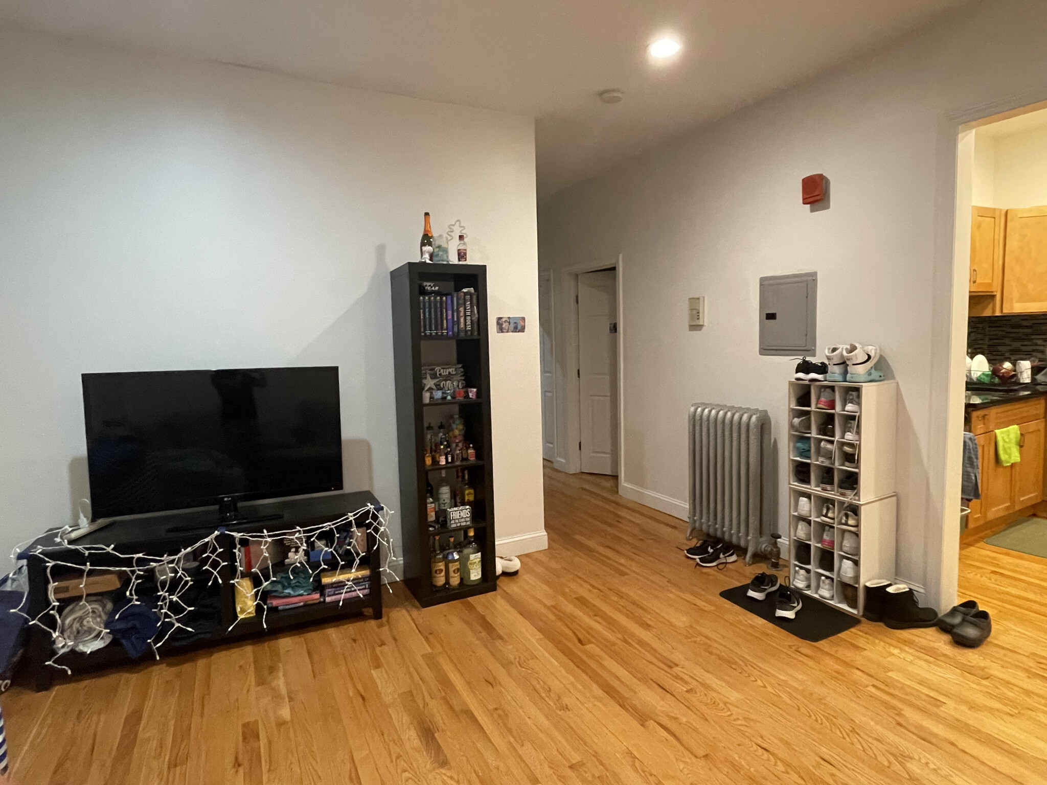 3 bed, 1 bath apartment for rent at 17 Aberdeen St Unit 4, Fenway — photo 5 of 18