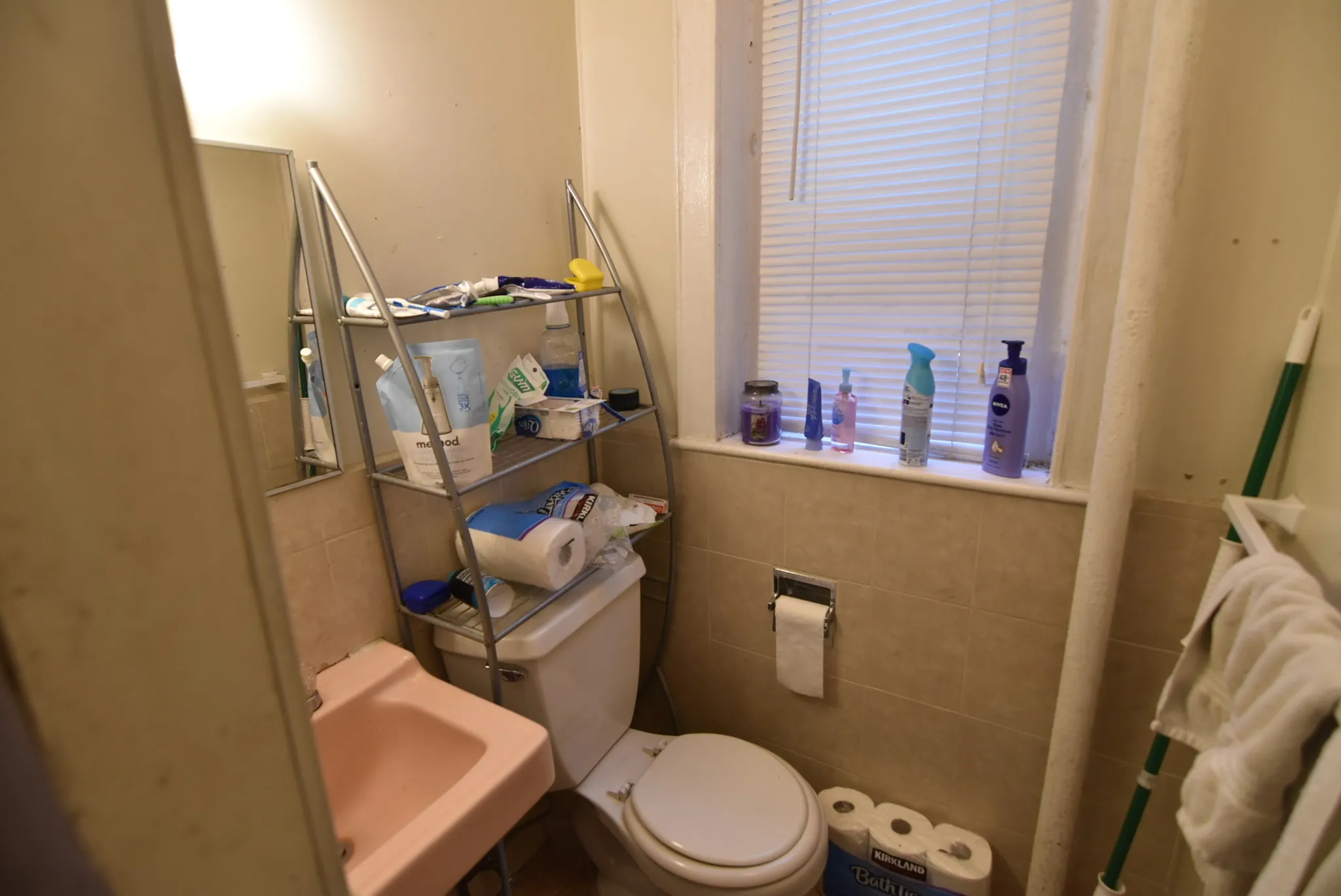3 bed, 1 bath apartment for rent at 17 Aberdeen St Unit 6, Fenway — photo 8 of 16
