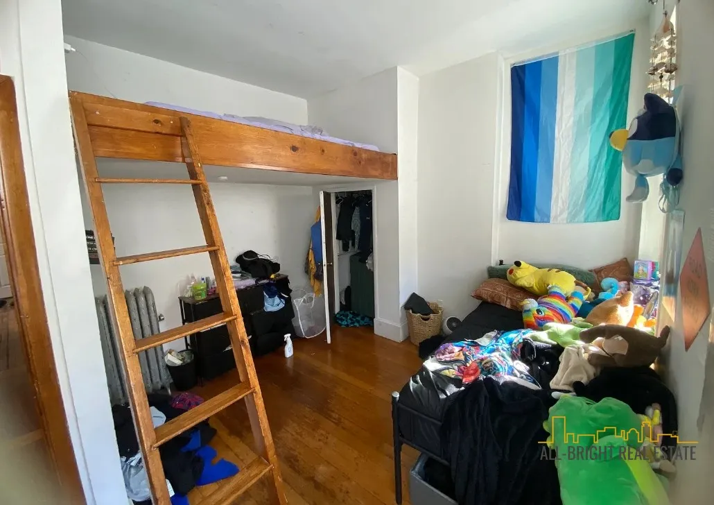 3 bed, 1 bath apartment for rent at 17 Aberdeen St Unit 6, Fenway — photo 4 of 6