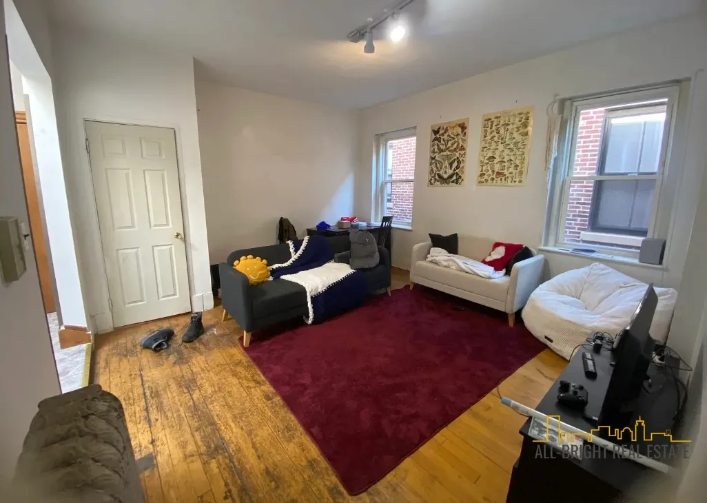 3 bed, 1 bath apartment for rent at 17 Aberdeen St Unit 6, Fenway — photo 1 of 6
