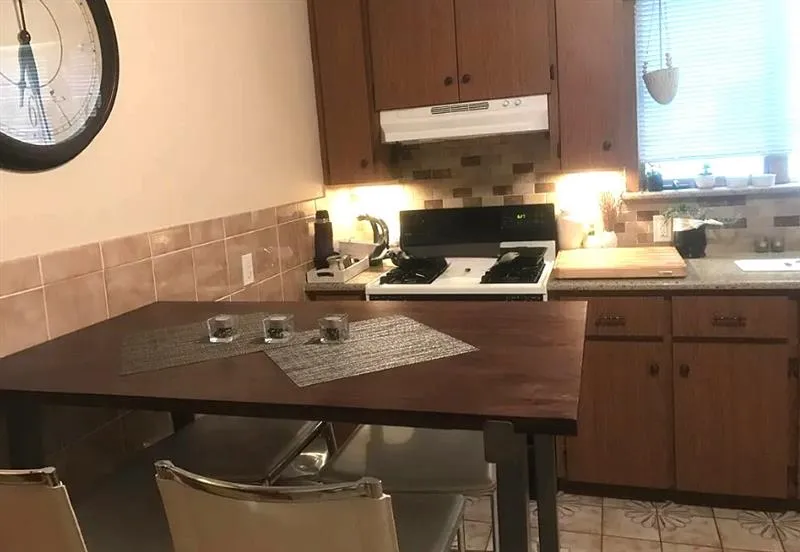 2 bed, 1 bath apartment for rent at 17 Adams St Unit 1, Arlington — photo 5 of 10
