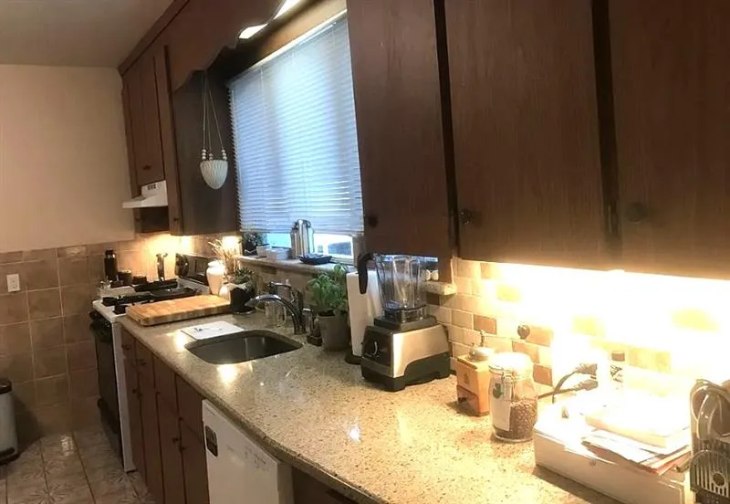 2 bed, 1 bath apartment for rent at 17 Adams St Unit 1, Arlington — photo 4 of 10