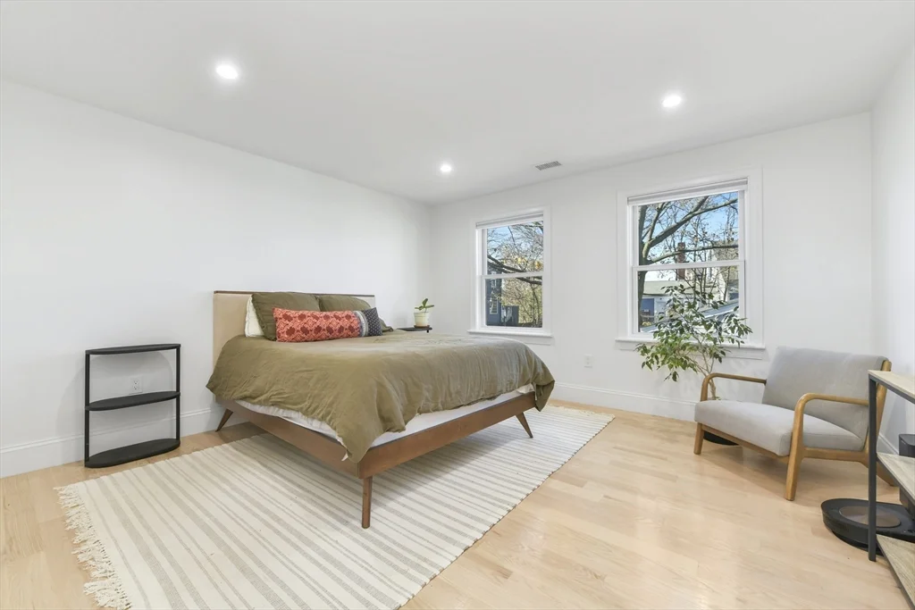 2 bed, 2 bath apartment for rent at 17 Akron St Unit 2, Roxbury — photo 14 of 29