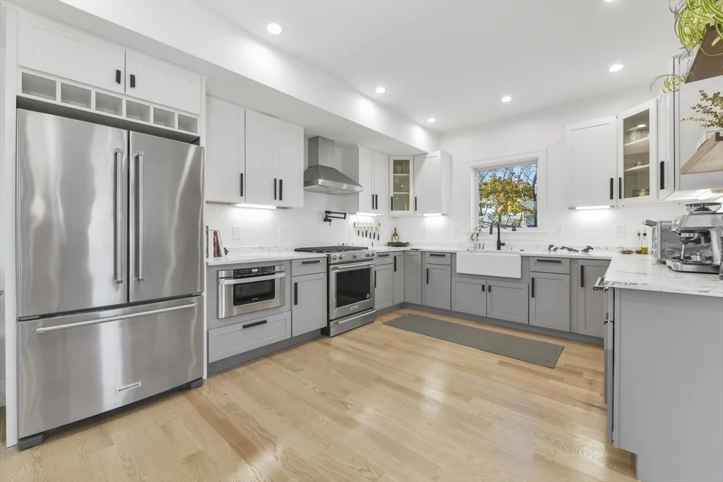 2 bed, 2 bath apartment for rent at 17 Akron St Unit 2, Roxbury — photo 6 of 29