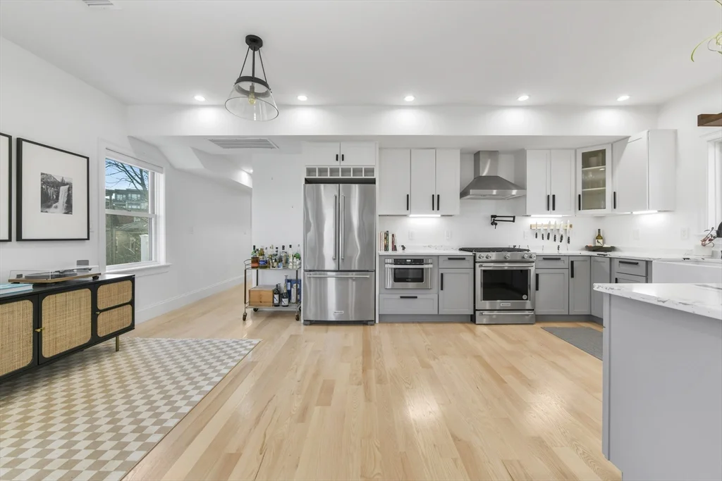 2 bed, 2 bath apartment for rent at 17 Akron St Unit 2, Roxbury — photo 9 of 29