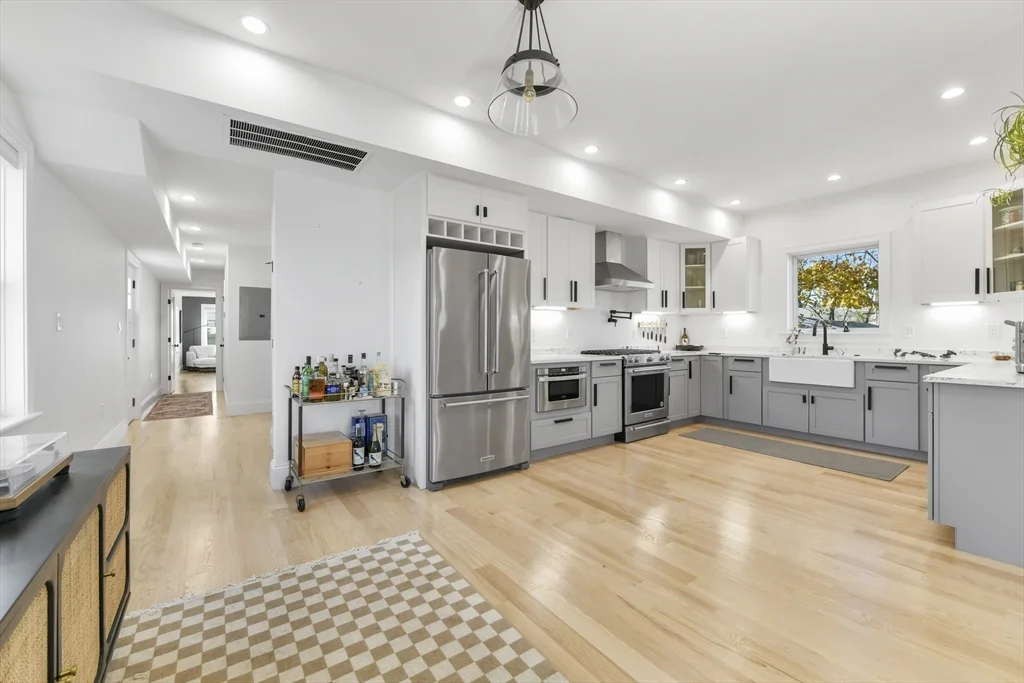 2 bed, 2 bath apartment for rent at 17 Akron St Unit 2, Roxbury — photo 8 of 29