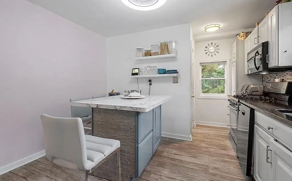 3 bed, 1 bath apartment for rent at 17 Albion Pl Unit 1, Winter Hill — photo 3 of 28