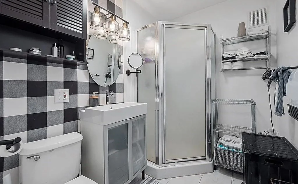 3 bed, 1 bath apartment for rent at 17 Albion Pl Unit 1, Winter Hill — photo 17 of 28