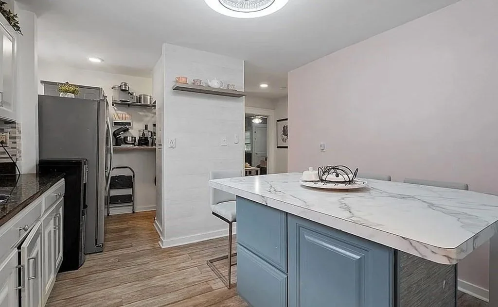 3 bed, 1 bath apartment for rent at 17 Albion Pl Unit 1, Winter Hill — photo 2 of 28