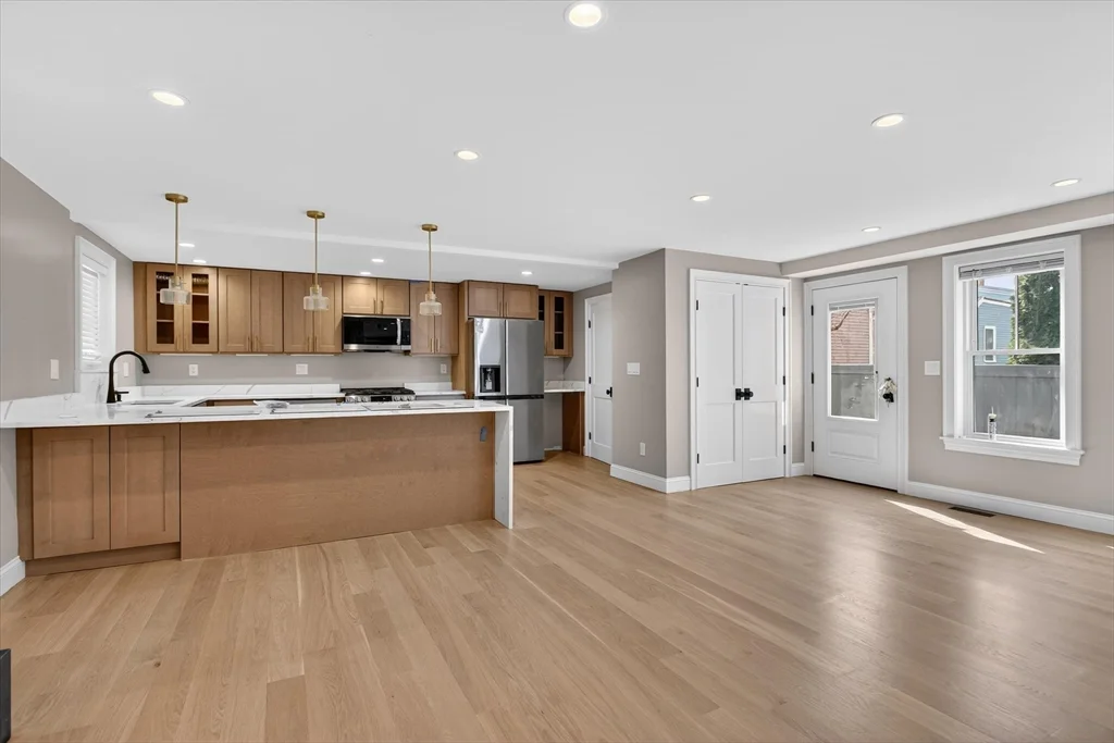 4 bed, 2 bath apartment for rent at 17 Allston St Unit 17, Charlestown — photo 4 of 39