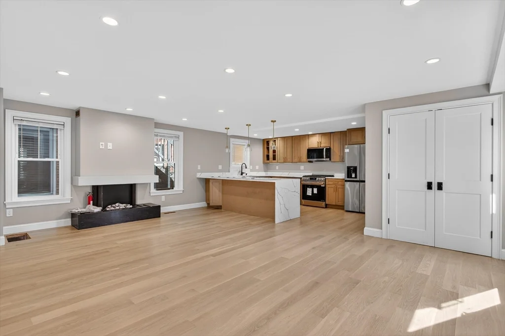 4 bed, 2 bath apartment for rent at 17 Allston St Unit 17, Charlestown — photo 3 of 39