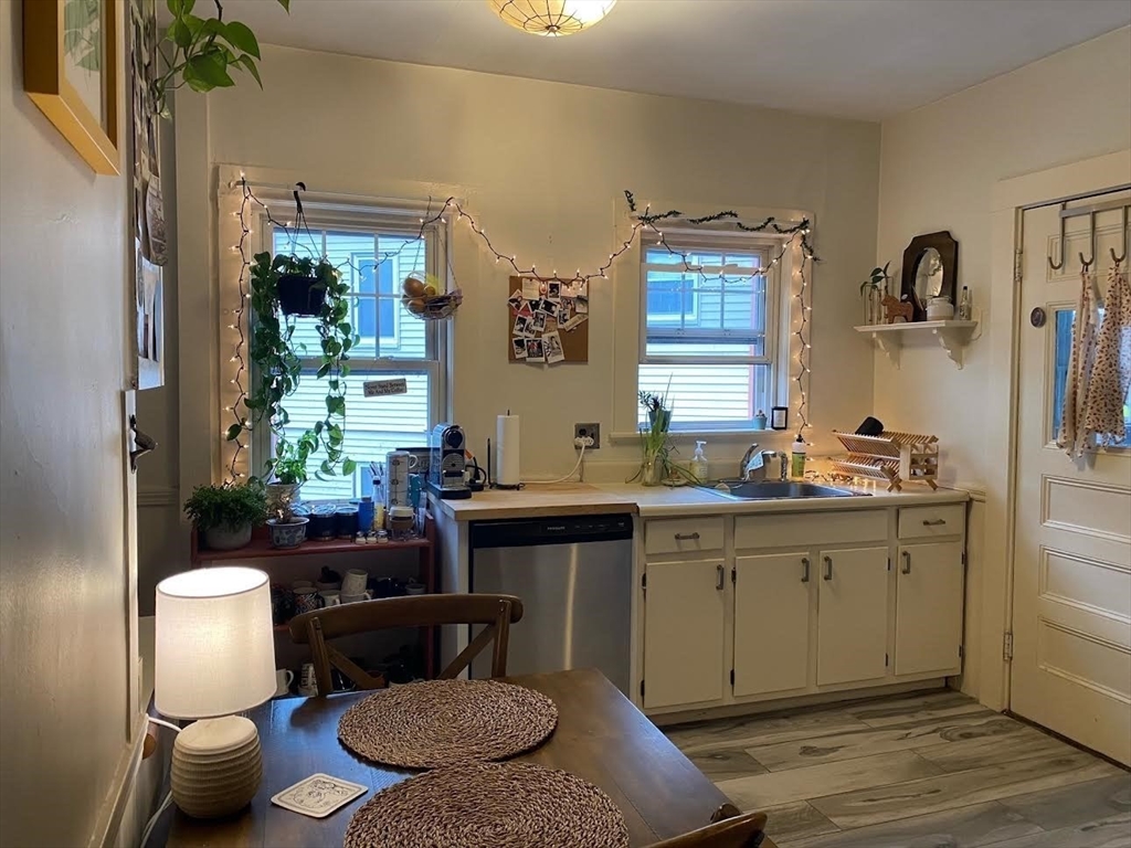 3 bed, 1 bath apartment for rent at 17 Ames St Unit 1, Winter Hill — photo 5 of 25