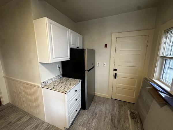 3 bed, 1 bath apartment for rent at 17 Ames St Unit 1, Winter Hill — photo 3 of 25