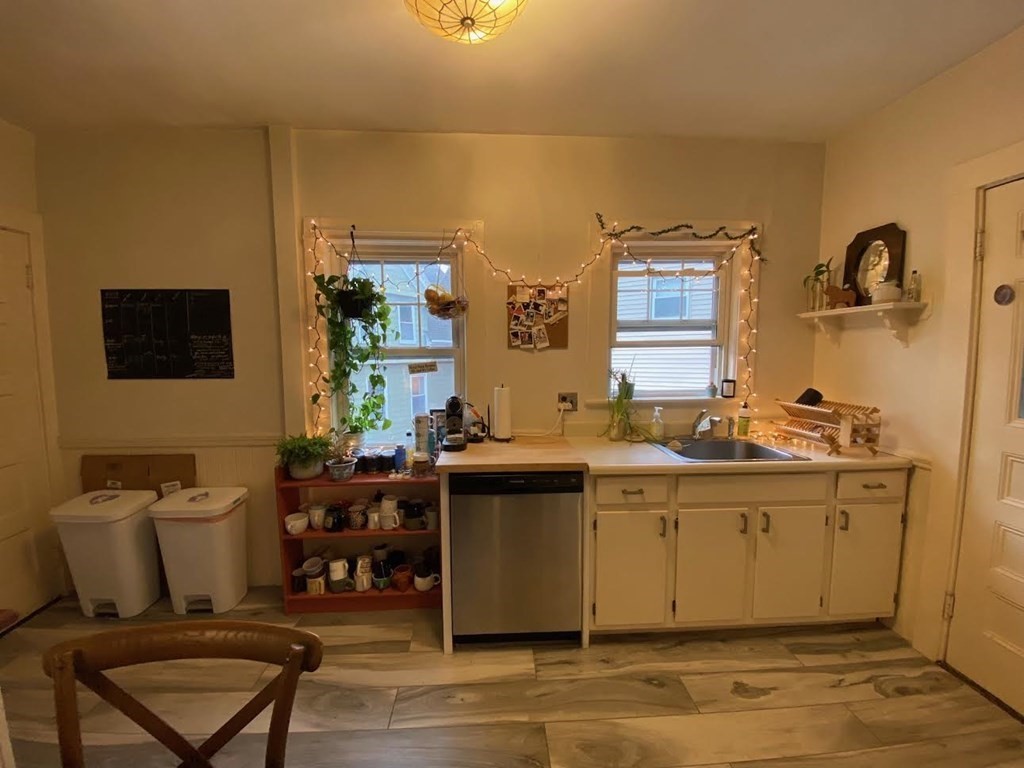 3 bed, 1 bath apartment for rent at 17 Ames St Unit 3, Somerville — photo 10 of 16