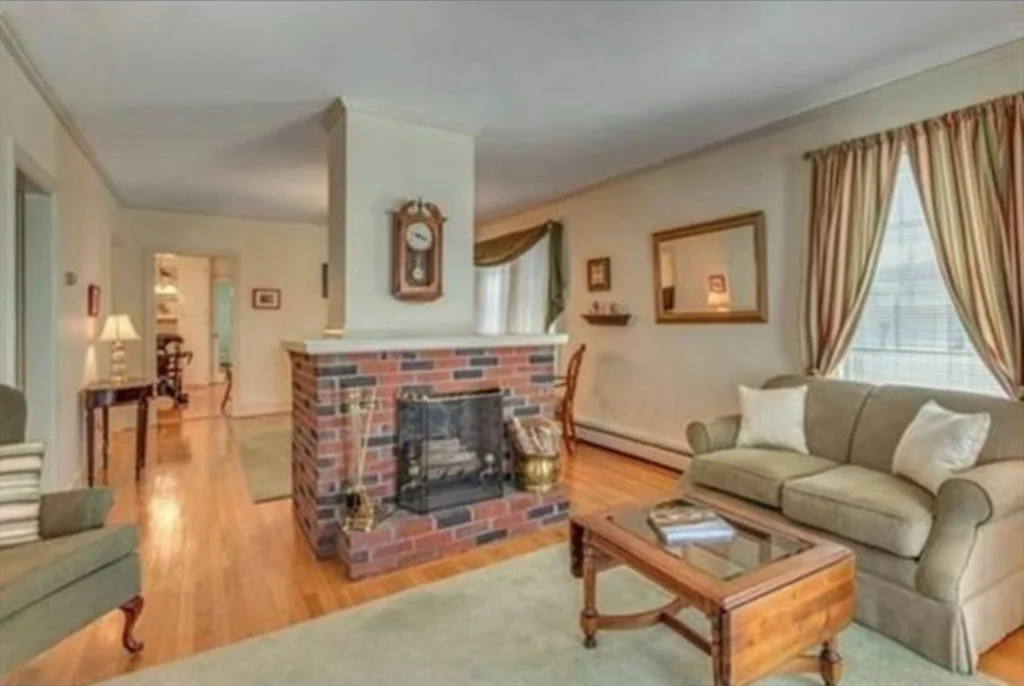 2 bed, 1 bath apartment for rent at 17 Ashland St Unit 1, Medford