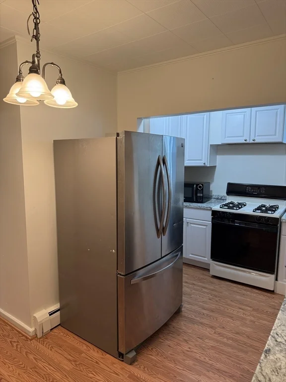 2 bed, 1 bath apartment for rent at 17 Ashland St Unit 1, Medford — photo 5 of 11