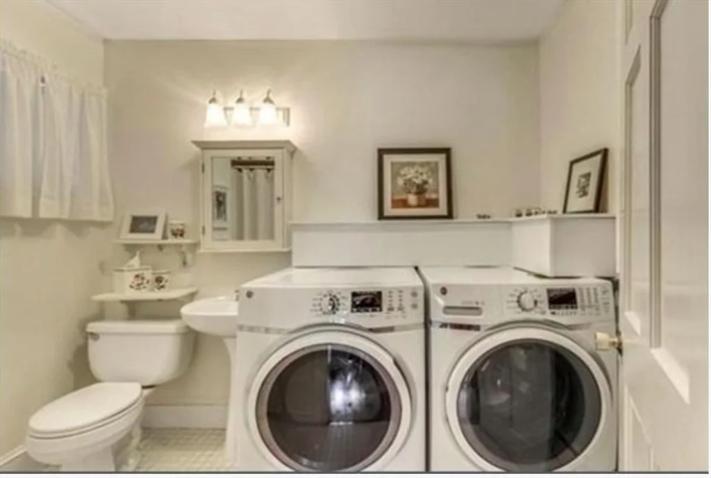 2 bed, 1 bath apartment for rent at 17 Ashland St Unit 1, Medford — photo 3 of 11