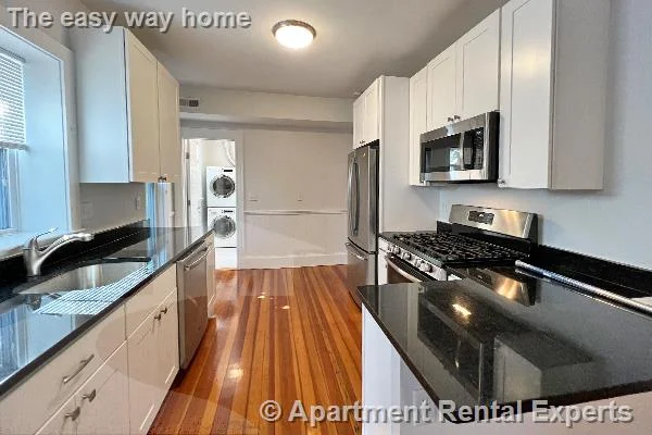 3 bed, 1 bath apartment for rent at 17 Ashland St Unit 2, Porter Square — photo 2 of 10