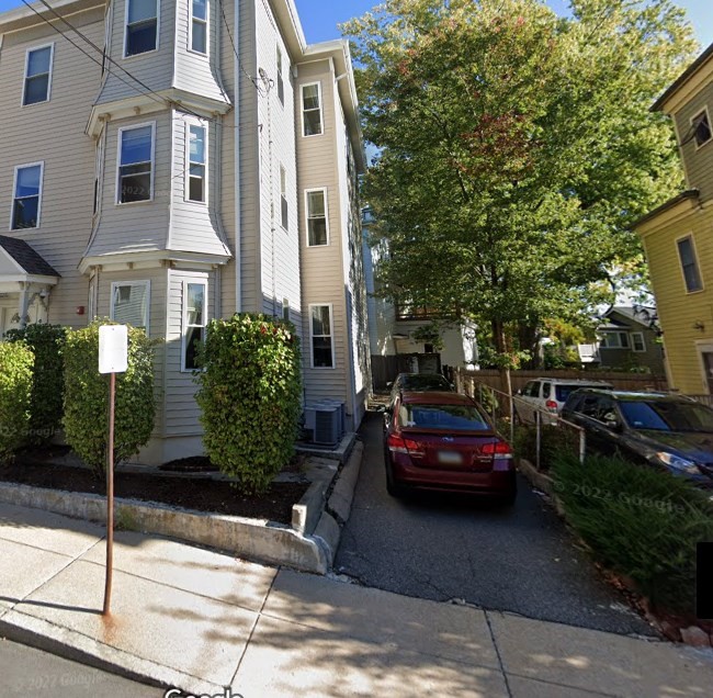 Studio bed apartment for rent at 17 Ashley St Unit PARKING, Dorchester