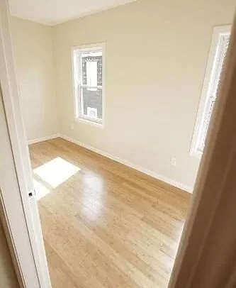 4 bed, 2 bath apartment for rent at 17 Ashley Unit 1, Jamaica Plain — photo 3 of 6