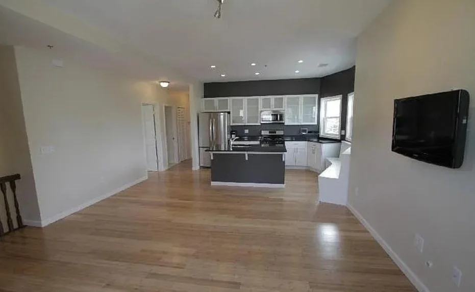 4 bed, 2 bath apartment for rent at 17 Ashley Unit 1, Jamaica Plain — photo 2 of 6