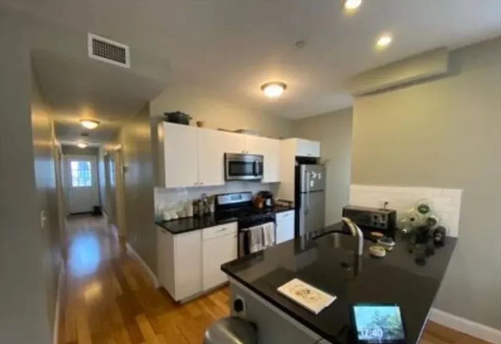 3 bed, 2 bath apartment for rent at 17 Ashley Unit 2, Jamaica Plain — photo 3 of 5