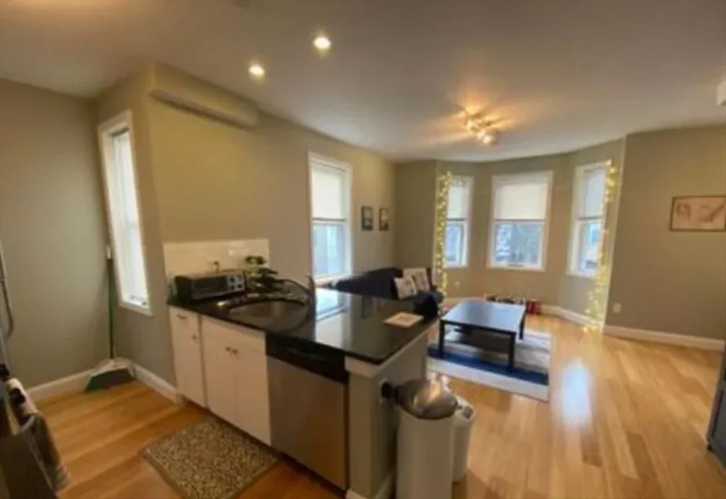3 bed, 2 bath apartment for rent at 17 Ashley Unit 2, Jamaica Plain — photo 2 of 5