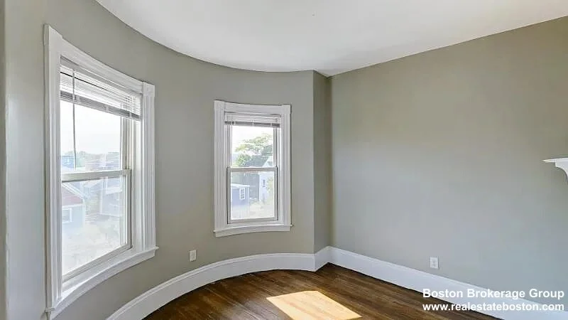 3 bed, 2 bath apartment for rent at 17 Ashley Unit 3, Jamaica Plain — photo 6 of 9