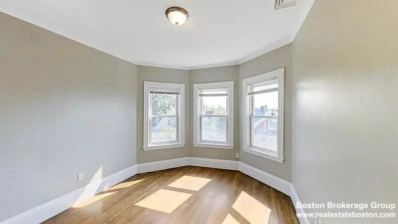 3 bed, 2 bath apartment for rent at 17 Ashley Unit 3, Jamaica Plain — photo 4 of 9