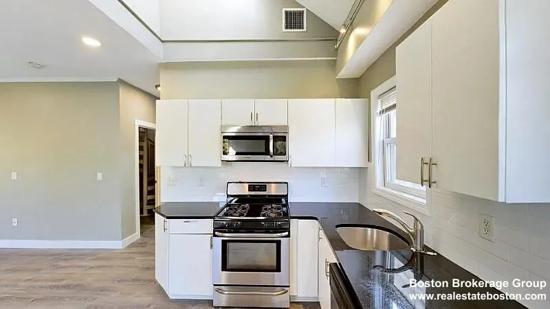 3 bed, 2 bath apartment for rent at 17 Ashley Unit 3, Jamaica Plain