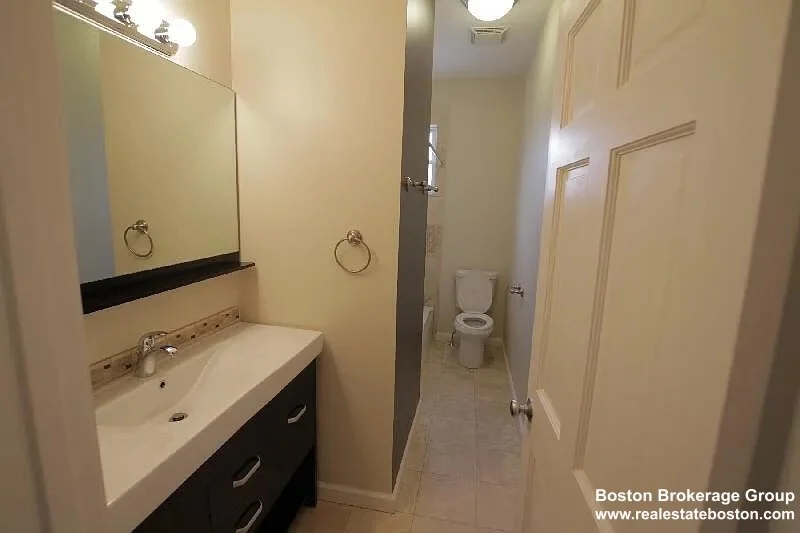 3 bed, 2 bath apartment for rent at 17 Ashley Unit 3, Jamaica Plain — photo 9 of 9