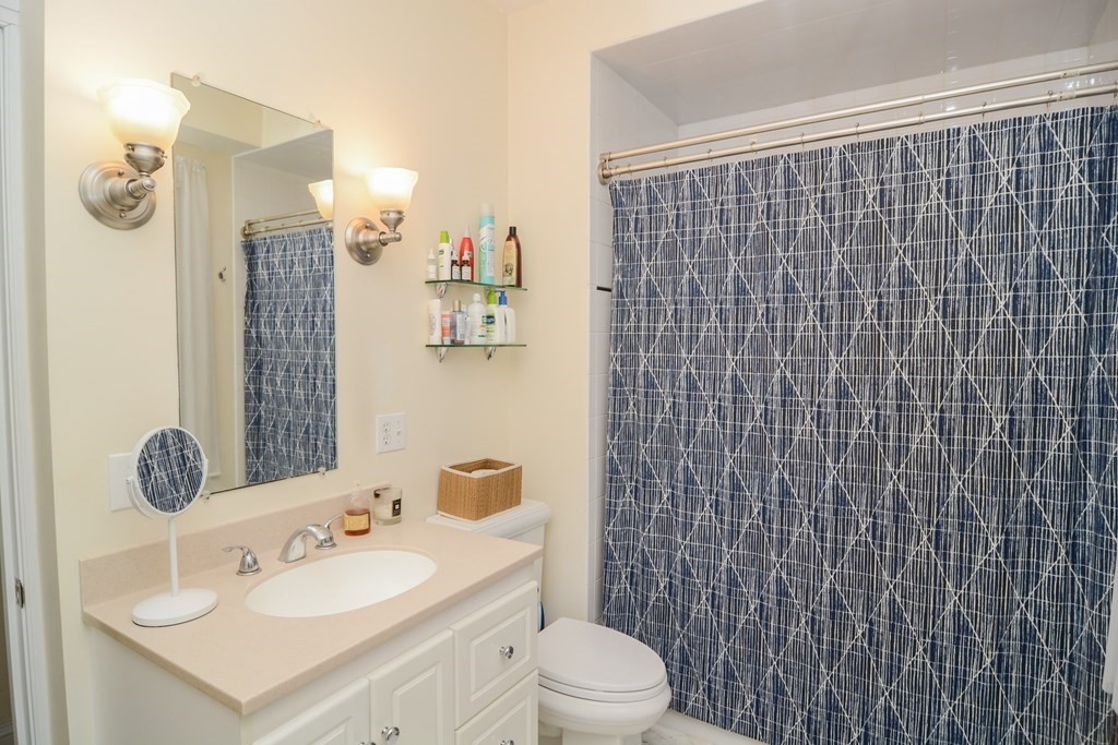 2 bed, 1.5 bath apartment for rent at 17 Athens St Unit 3, Riverside — photo 4 of 21