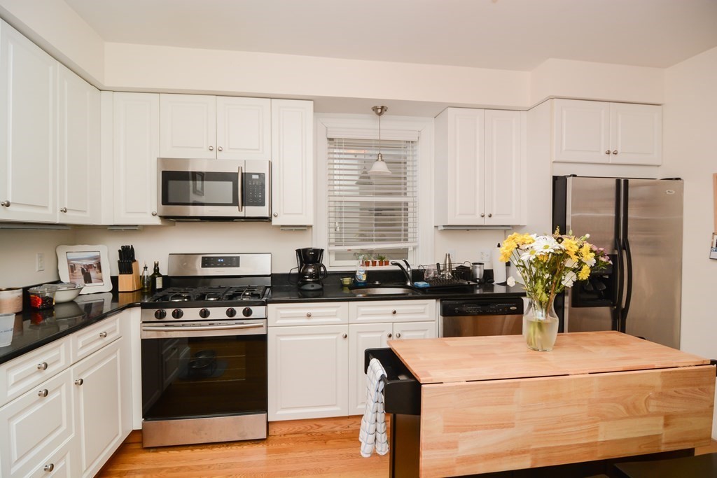 2 bed, 1.5 bath apartment for rent at 17 Athens St Unit 3, Riverside — photo 6 of 21