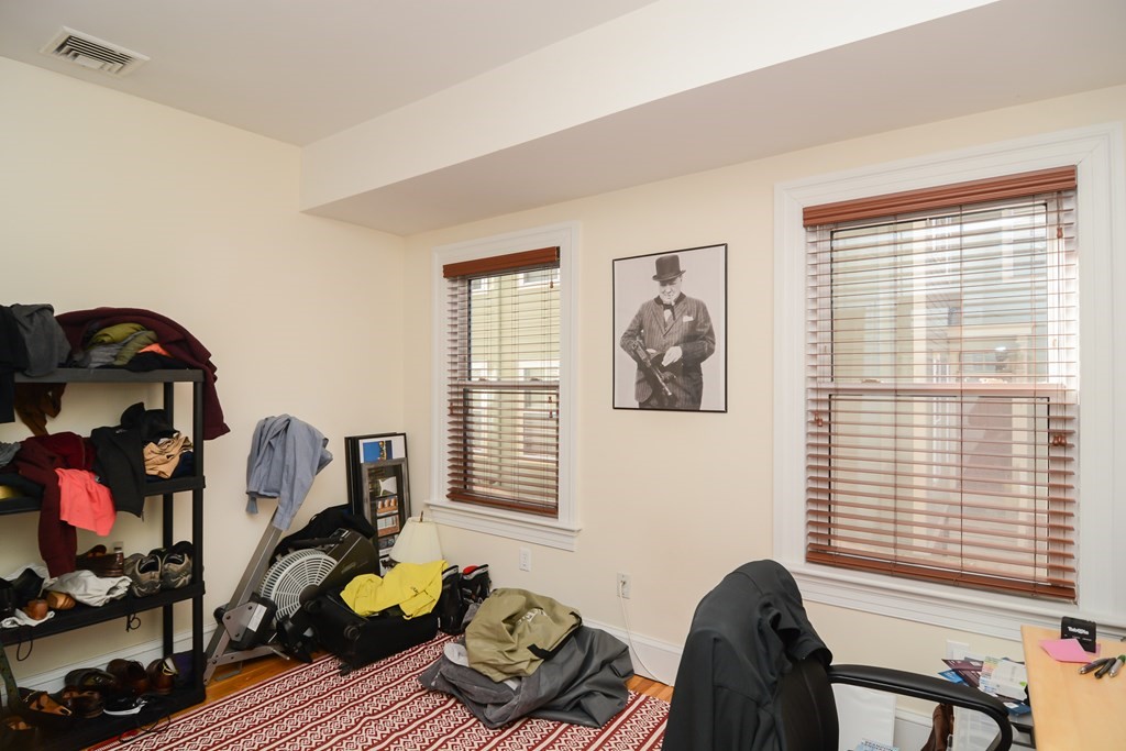 2 bed, 1.5 bath apartment for rent at 17 Athens St Unit 3, Riverside — photo 20 of 21