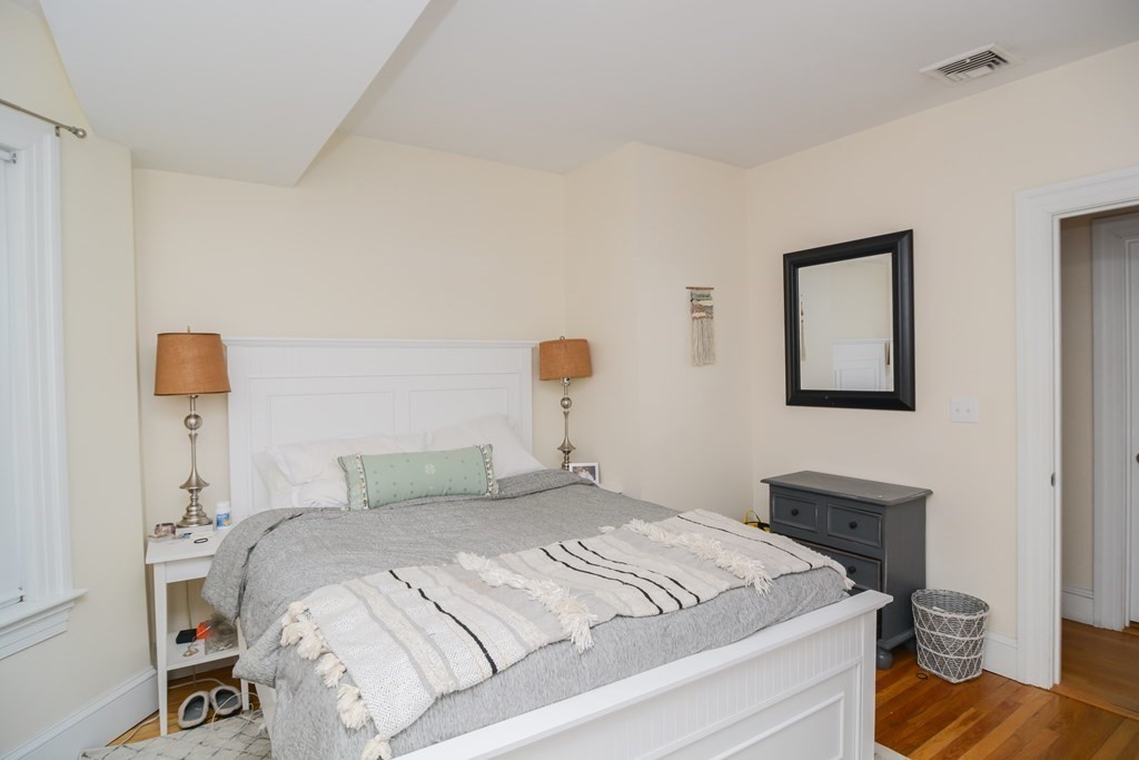 2 bed, 1.5 bath apartment for rent at 17 Athens St Unit 3, Riverside — photo 8 of 21