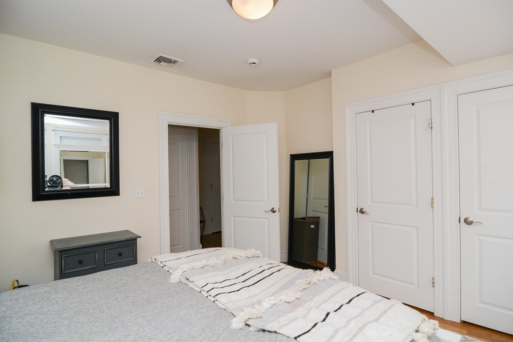 2 bed, 1.5 bath apartment for rent at 17 Athens St Unit 3, Riverside — photo 9 of 21